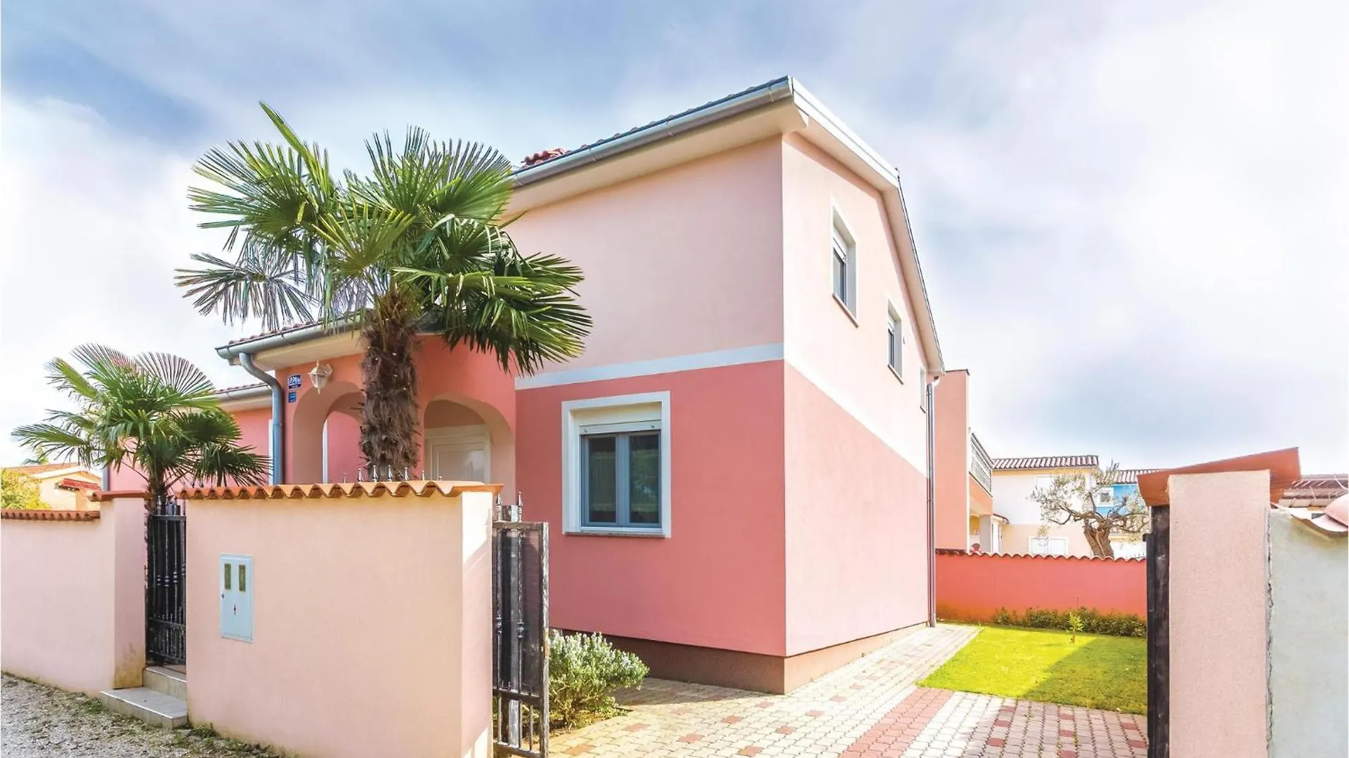 Stunning Home In Betiga With Kitchen Barbariga