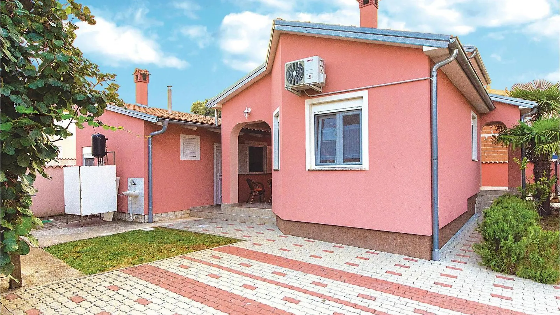 Stunning Home In Betiga With Kitchen Barbariga